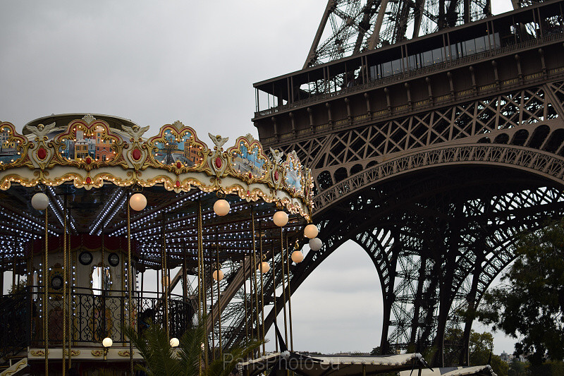 Eiffel-Tour-Carousel