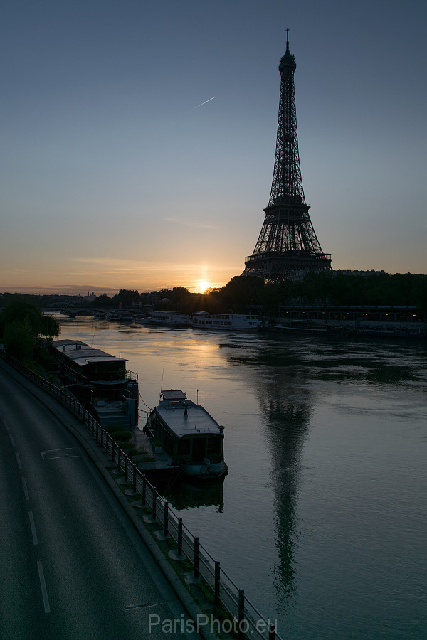 Eiffel-Tower-Sunrise