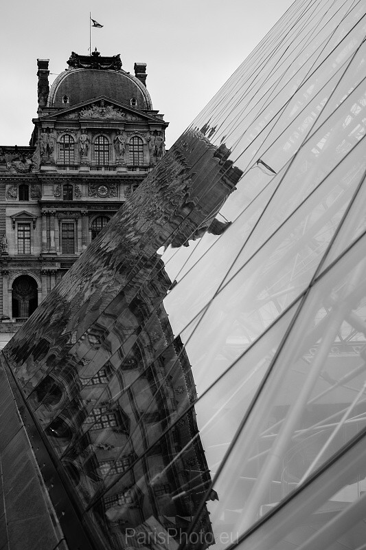 Le-Louvre-Pyramid